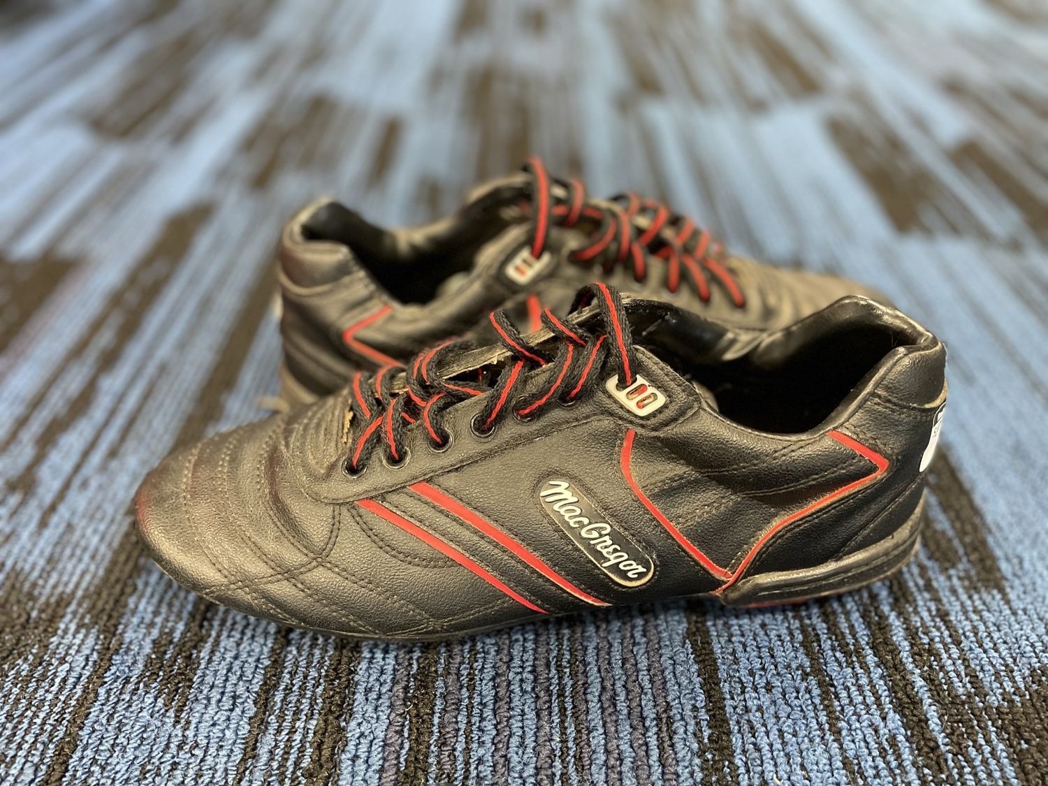 MACGREGGOR SOCCER SHOE SZ 9