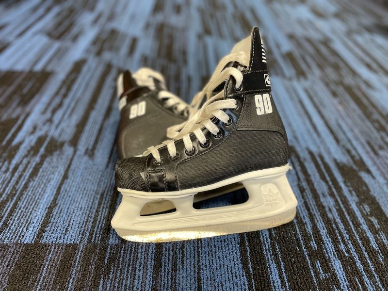 CCM CHAMPION 90 HOCKEY SKATE SZ 1