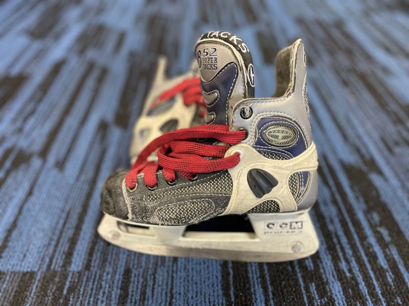 CCM TACKS 852 HOCKEY SKATE SZ 1