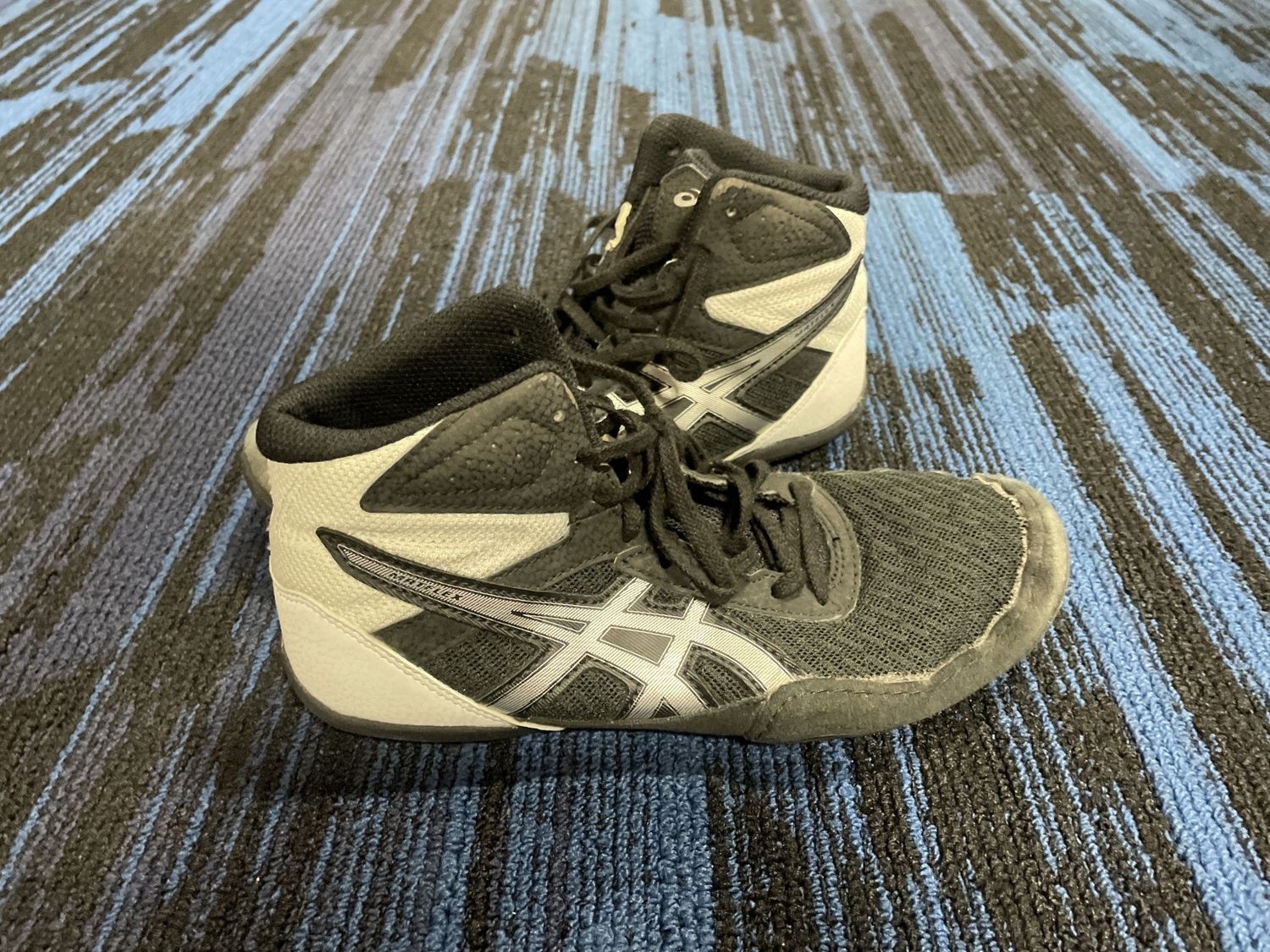 ASICS WRESTLING SHOE SZ 5
