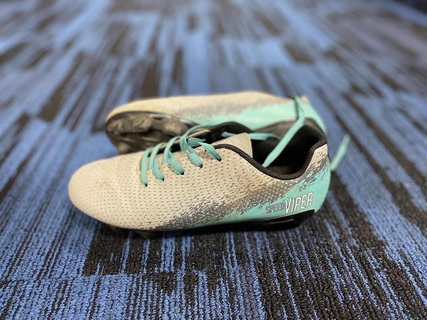 VIPER SOCCER SHOE SZ 2.5