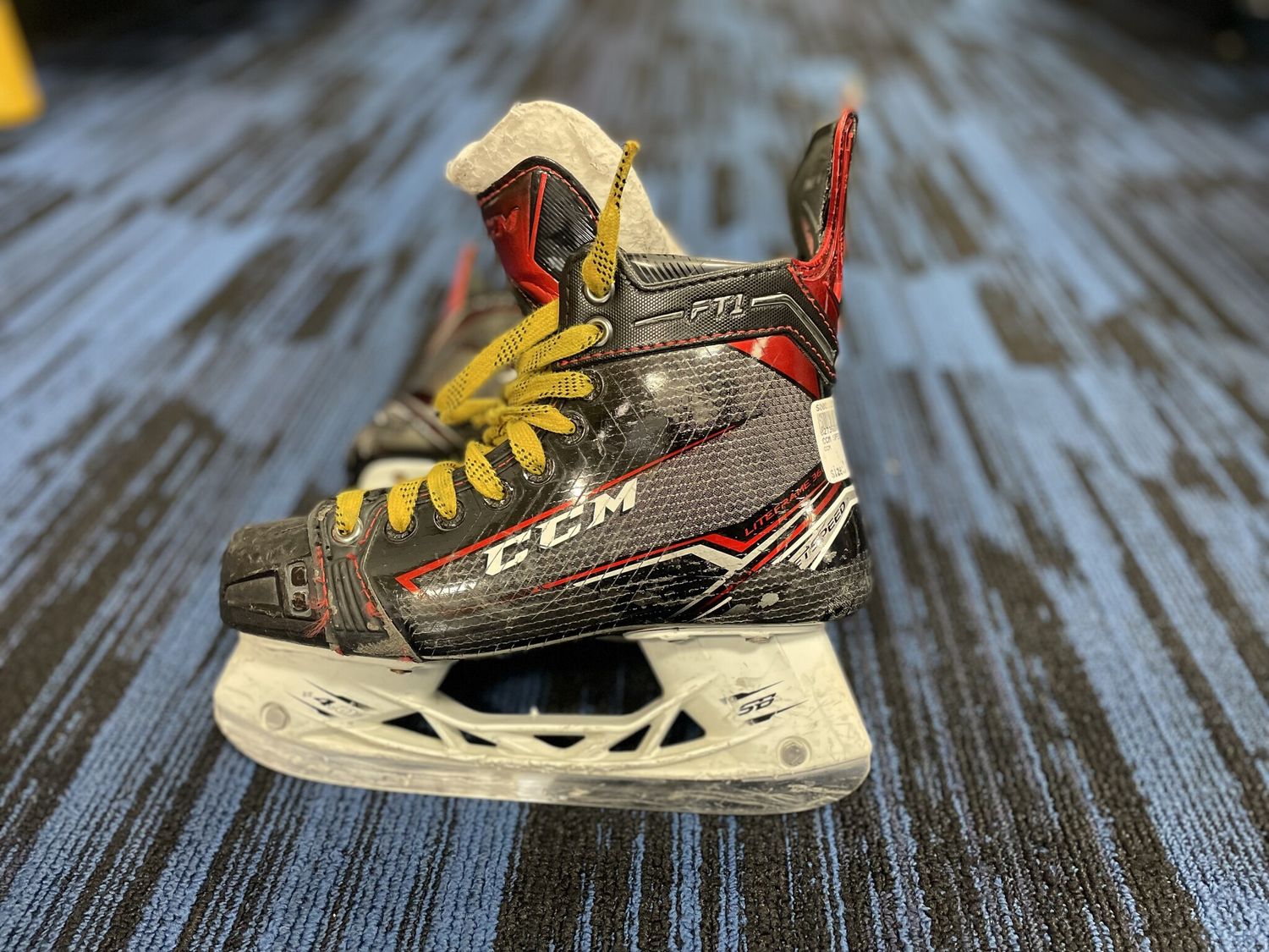 CCM JETSPEED FT1 SKATE SZ 4.5