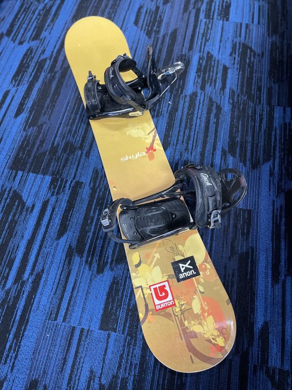 K2 SNOWBOARD WITH CINCH BINDINGS 142CM