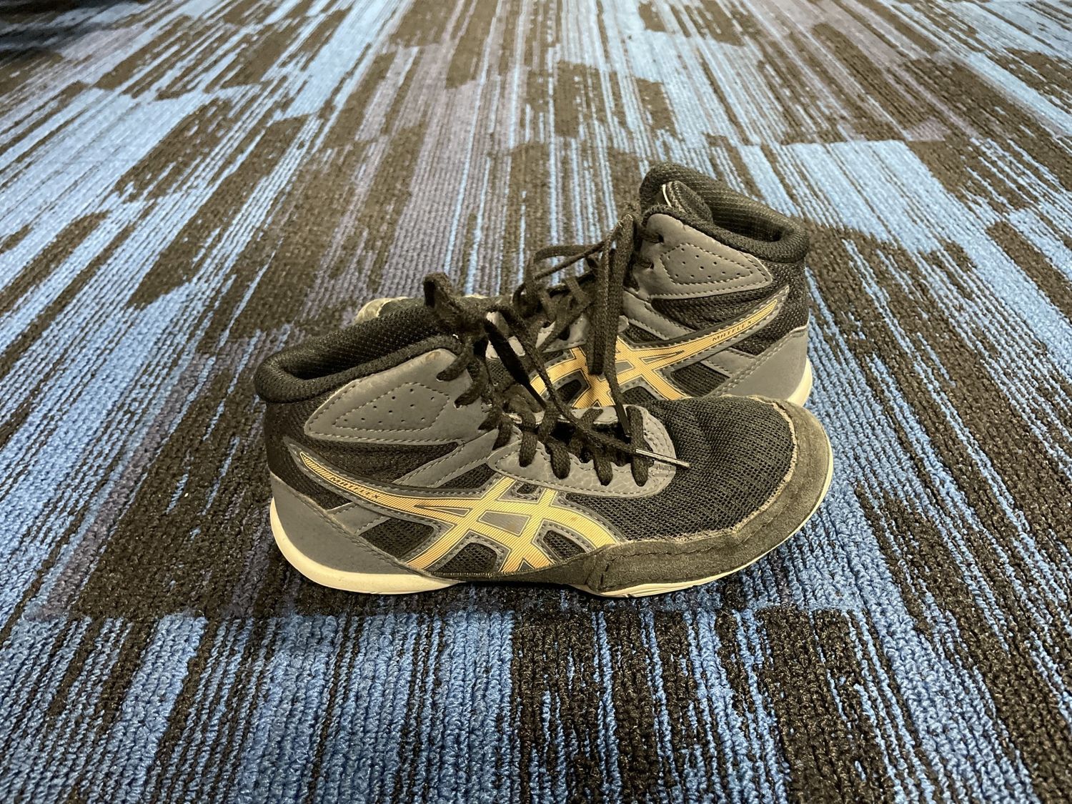 ASICS WRESTLING SHOE SZ 1.5