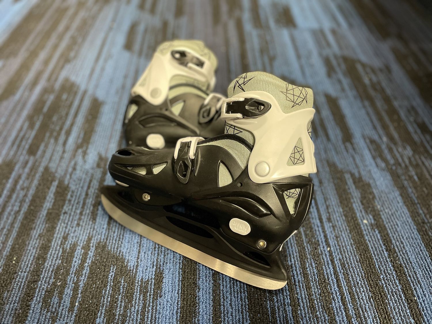 VILANO ADJUSTABLE ICE SKATE SZ 3-7
