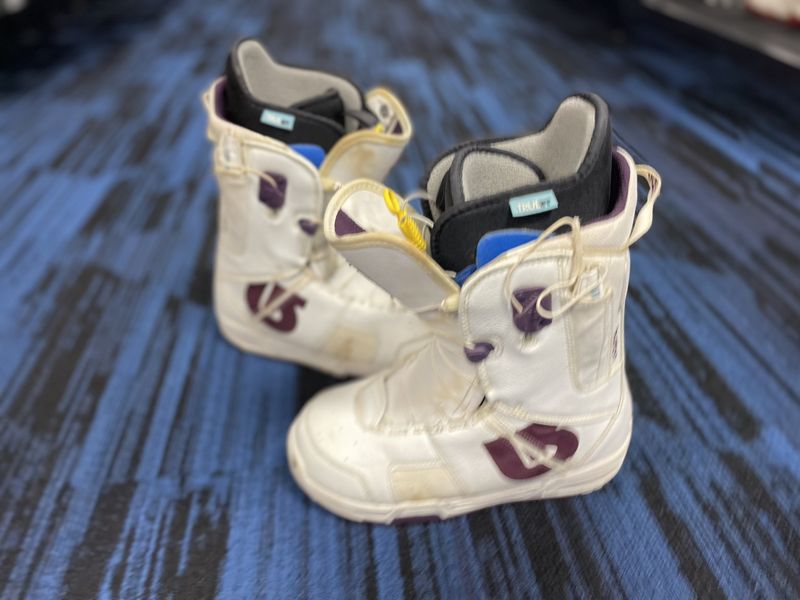 BURTON MINT SNOWBOARD BOOT LADIES 7