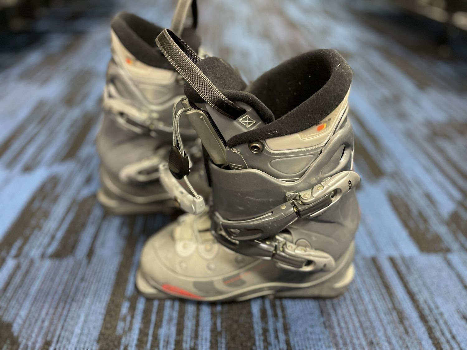 SALOMON SKI BOOT LADIES 6