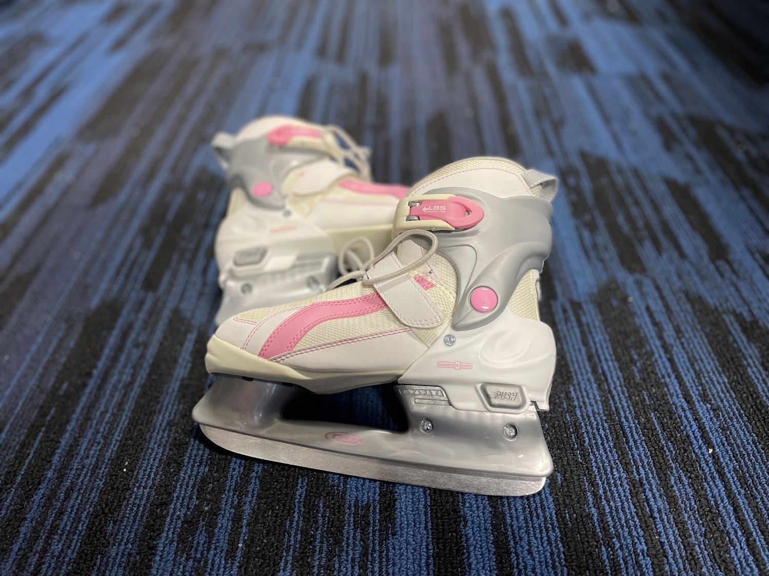 DBX ADJUSTABLE ICE SKATE SZ 1-4