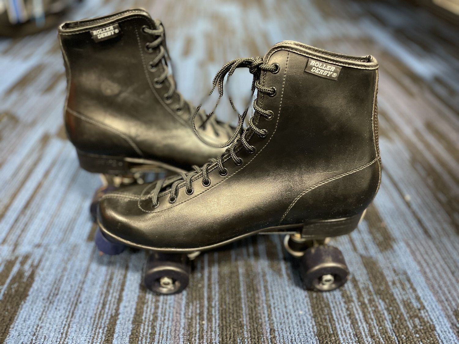 BLACK ROLLER SKATE SZ 11