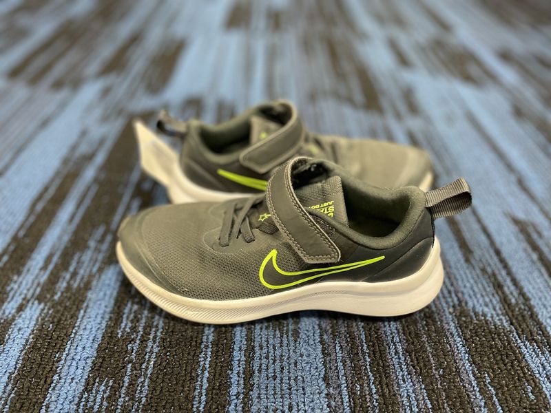 NIKE STARRUNNER SHOE SZ Y13