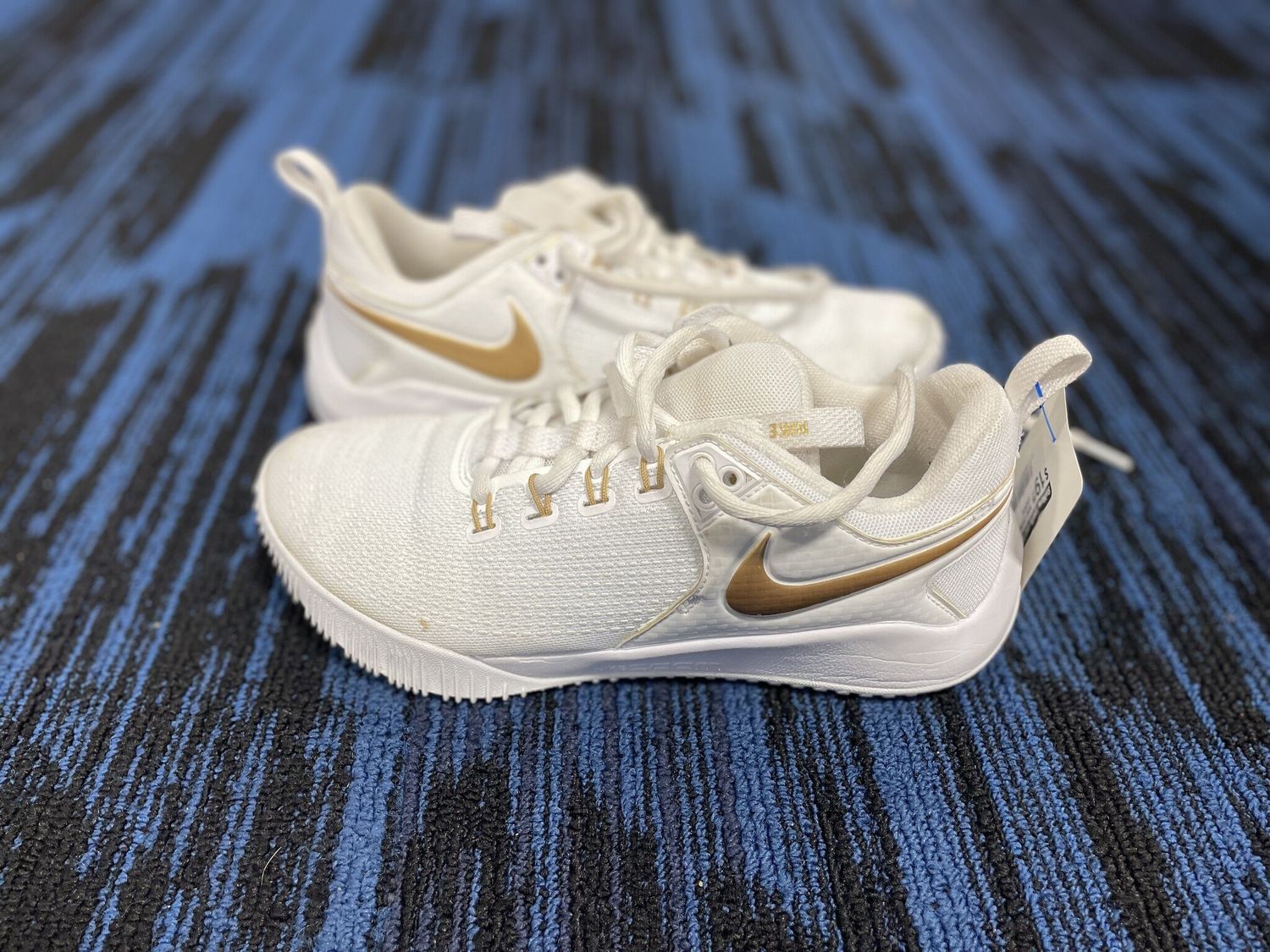 NIKE ZOOM SHOE SZ 5 LADIES