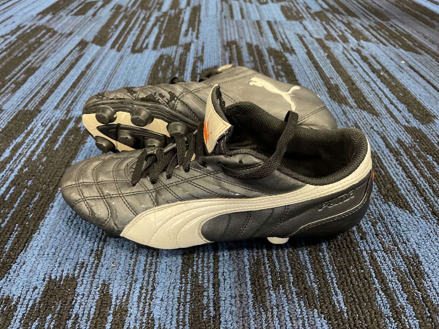 PUMA SOCCER SHOE SZ 7.5