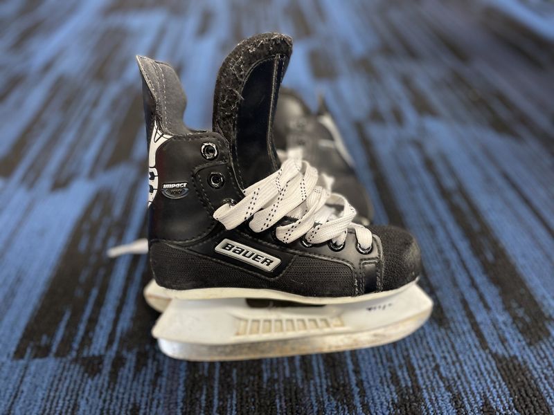 BAUER IMPACT 100 HOCKEY SKATE Y10