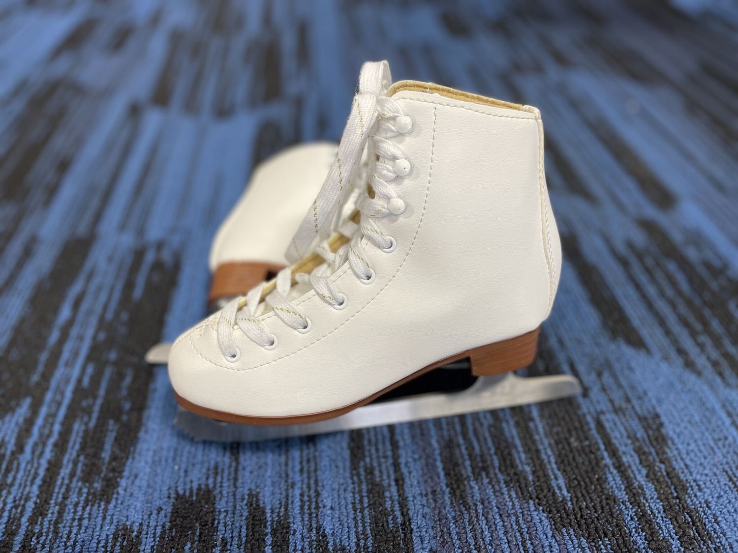 DBX FIGURE SKATE SZ 2