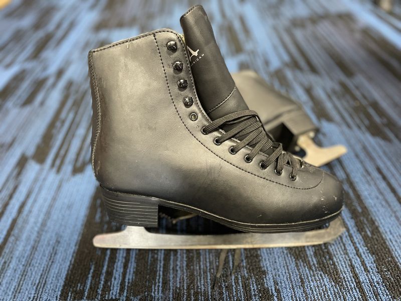 AMERICAN FIGURE SKATE SZ 12