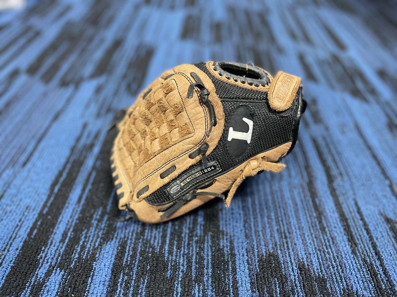 LOUISVILLE SLUGGER GENB1100 GLOVE 11&quot; LHT