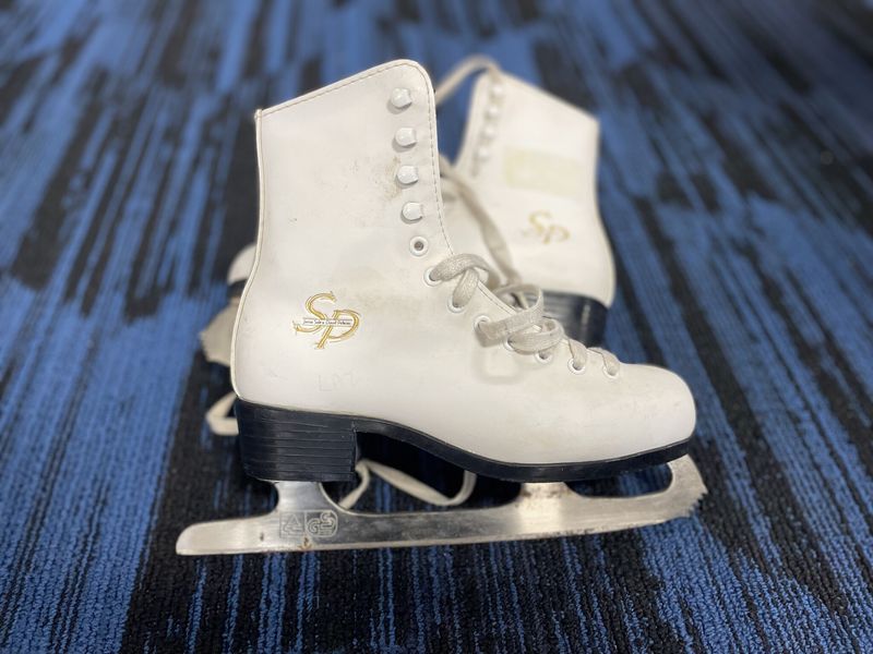 CCM SP FIGURE SKATE SZ 3