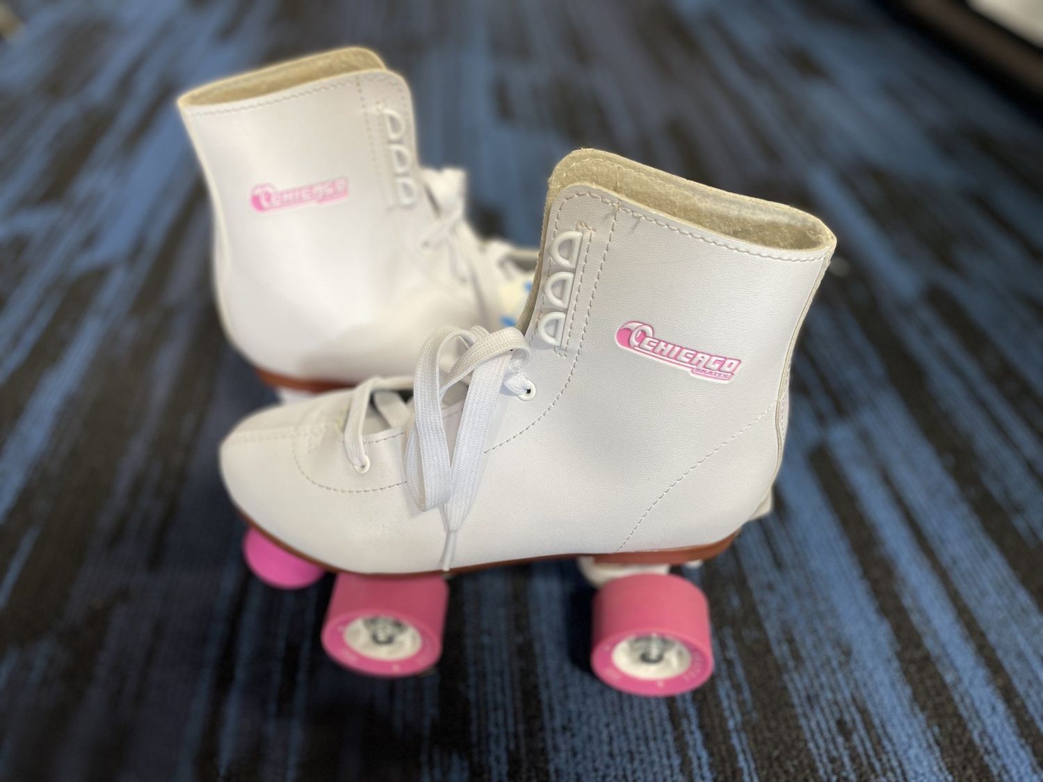 CHICAGO WHITE ROLLER SKATE SZ 4