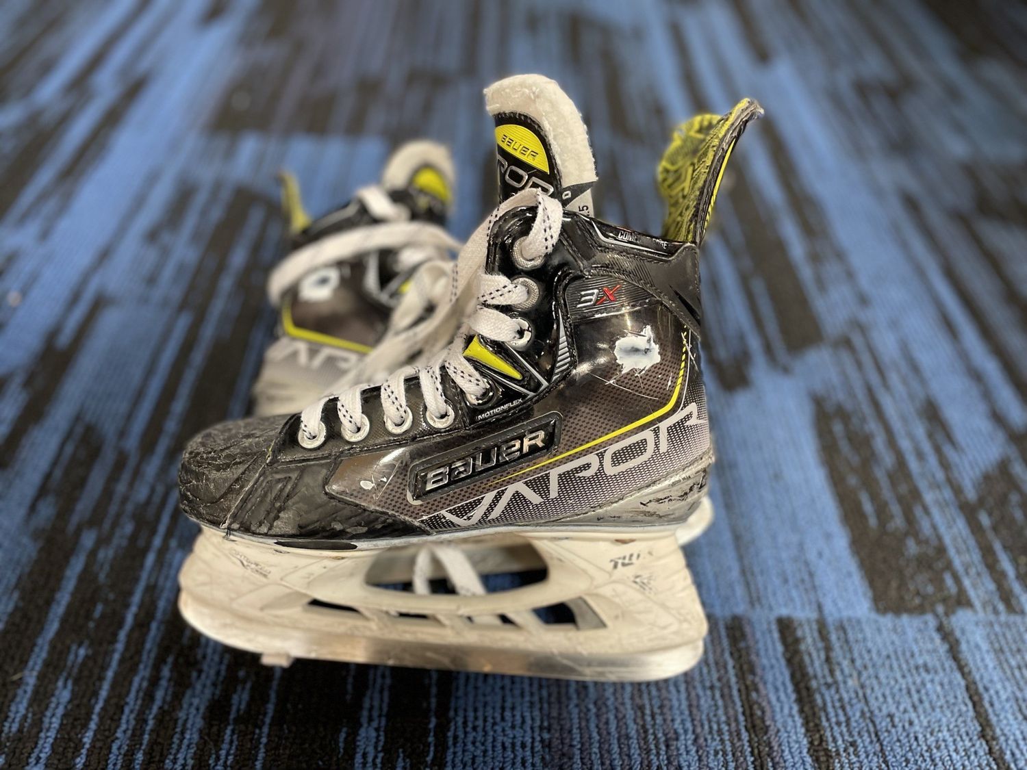 BAUER VAPOR 3X SKATE SZ 2.5