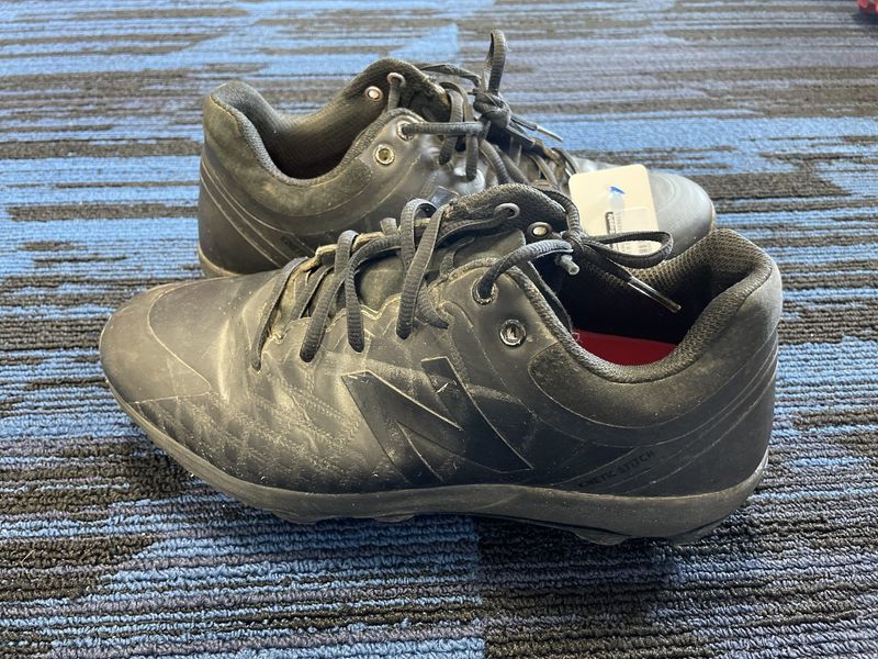 NEW BALANCE BASEBALL CLEAT SZ 8.5