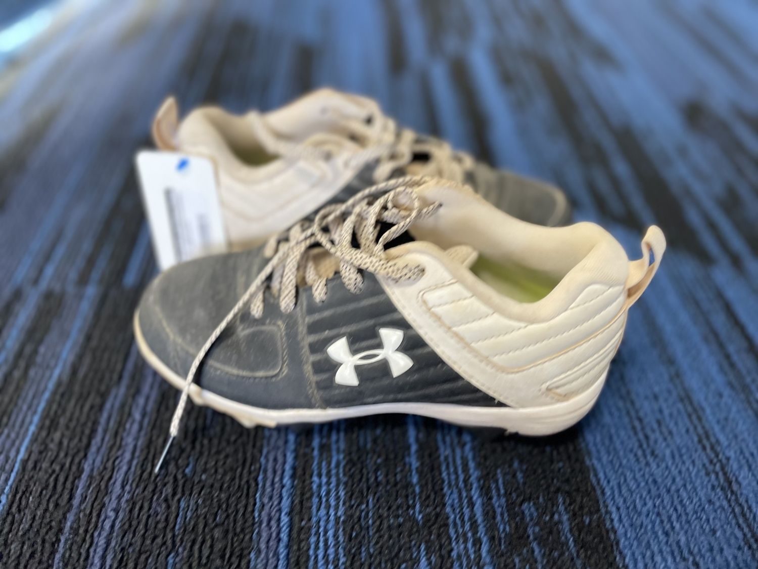 UNDER ARMOUR BASEBALL CLEAT SZ 2.5