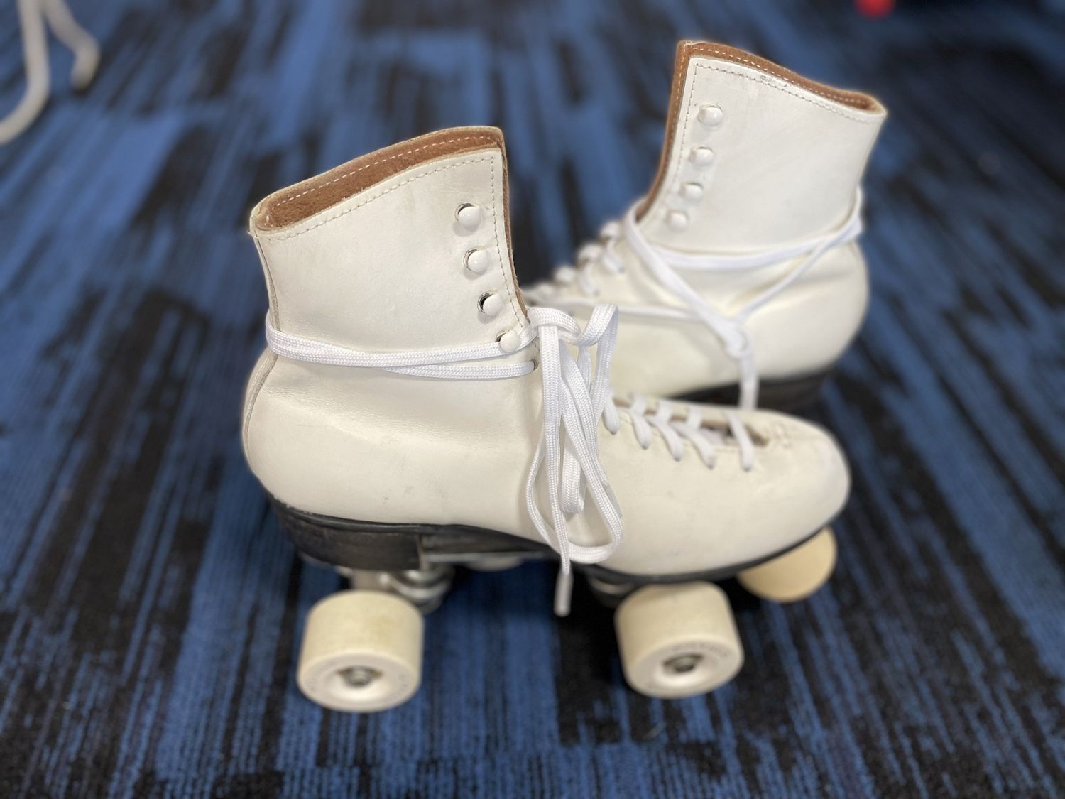 RIEDELL WHITE ROLLER SKATE SZ 7