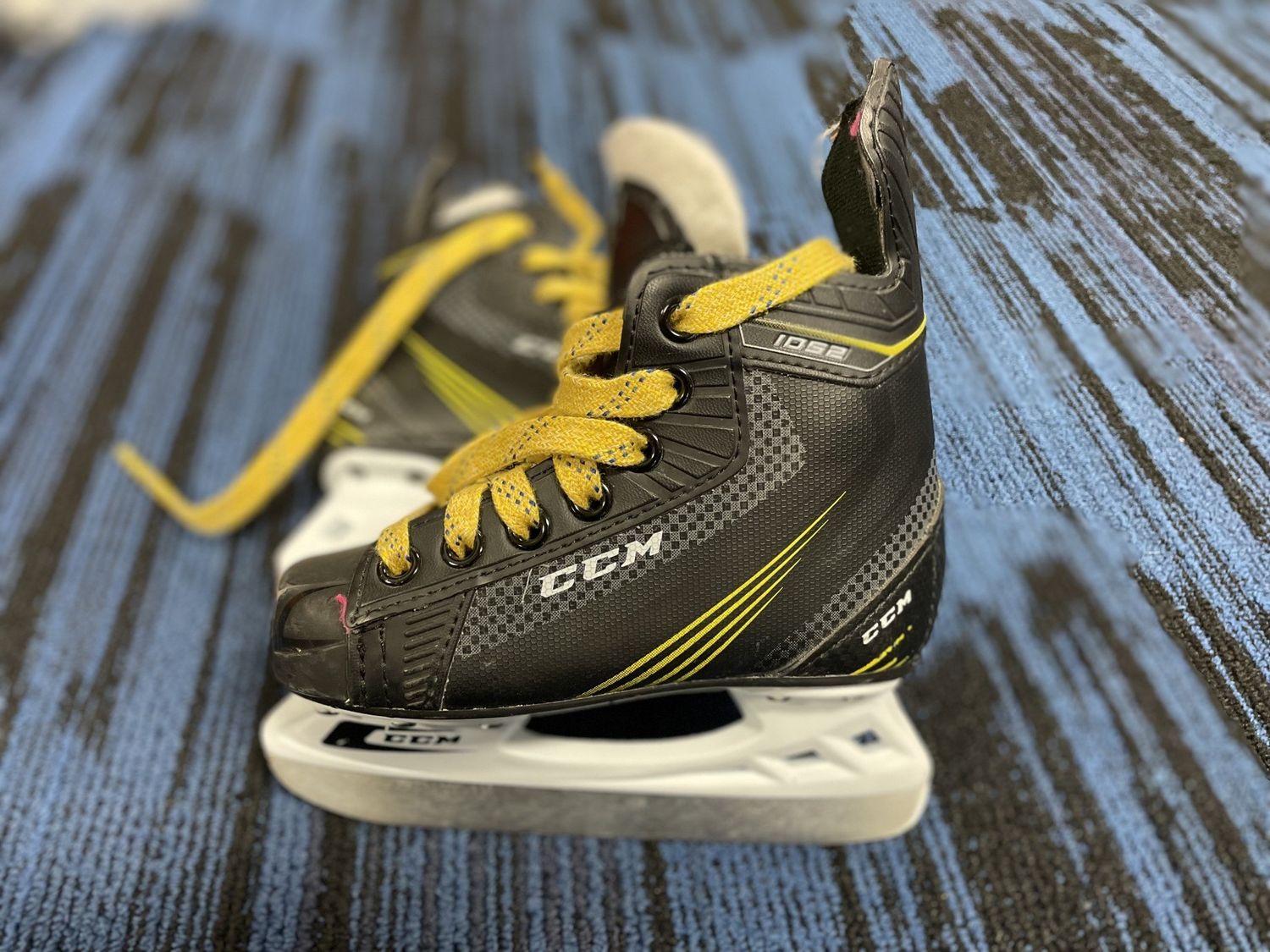 CCM 1052 SKATE SZ Y10