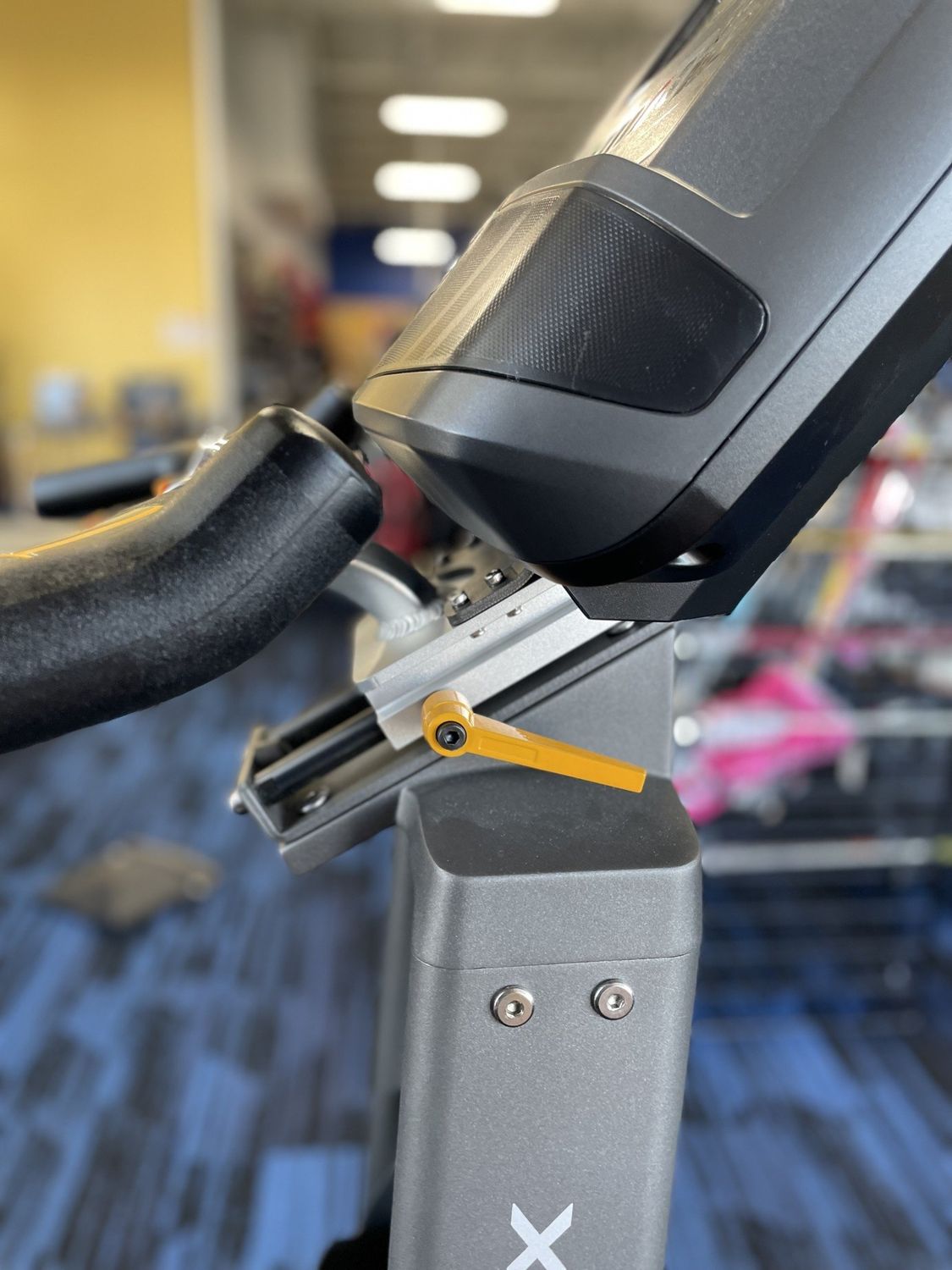 MATRIX U3O UPRIGHT BIKE W/ XR MONITOR