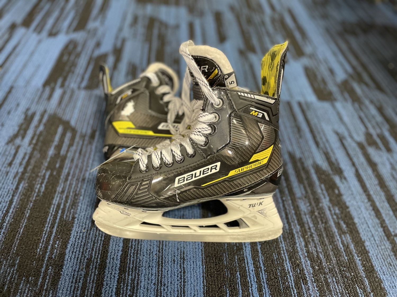 BAUER SUPREME M3 HOCKEY SKATE SZ 5
