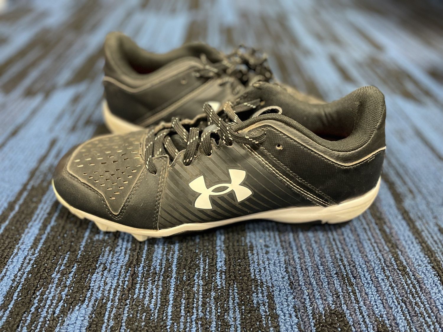 UNDER ARMOUR BASEBALL CLEAT SZ 8