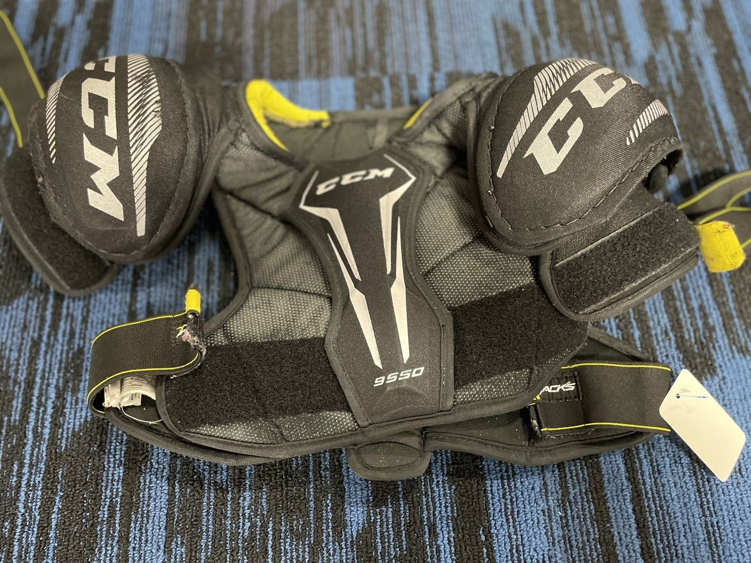 CCM 9550 SHOULDER PADS JR LARGE