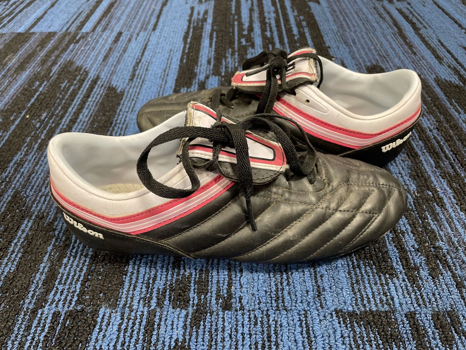 WILSON SOCCER SHOE SZ 5