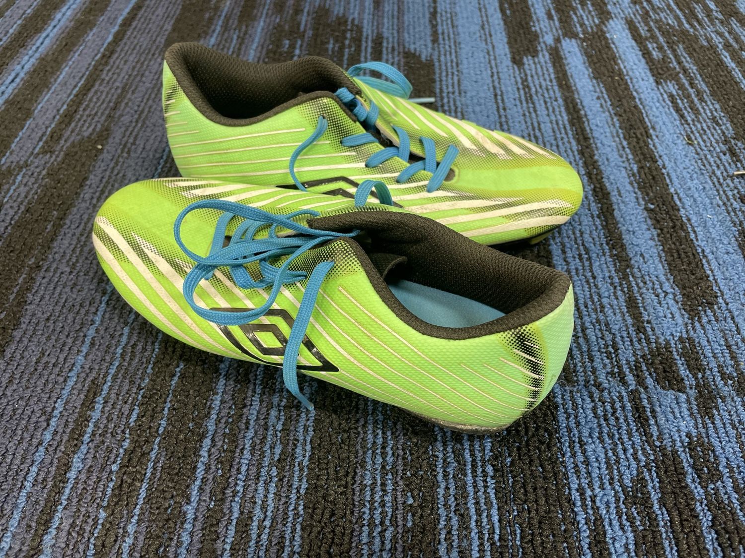 UMBRO SOCCER SHOE SZ 1.5 GRN