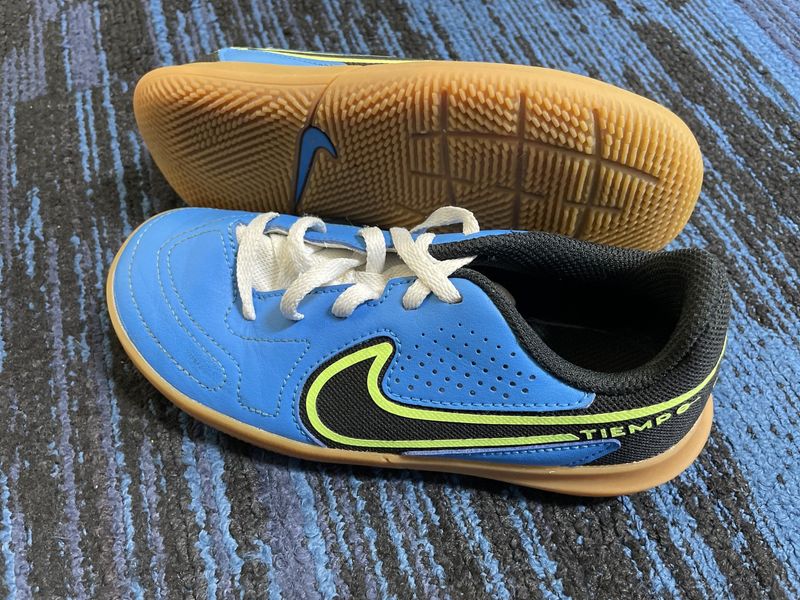 NIKE TIEMPO INDOOR SOCCER SHOE SZ Y12