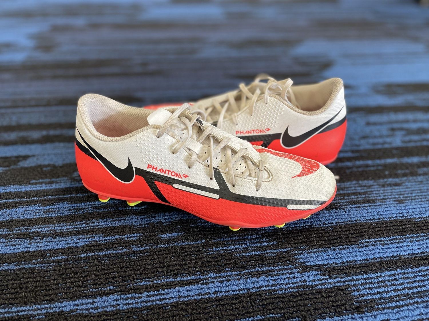 NIKE PHANTOM SOCCER SHOE SZ 6