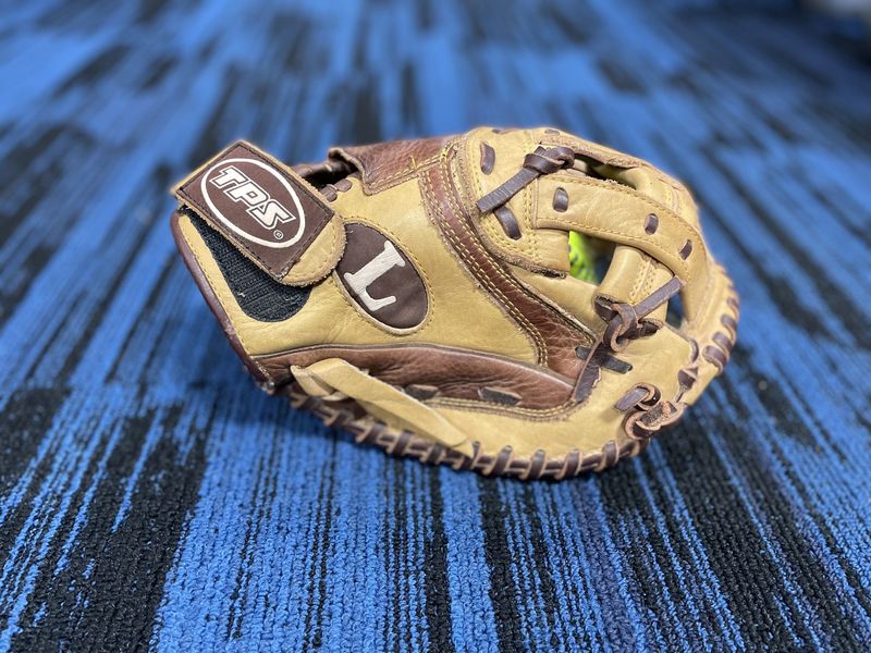 LOUISVILLE SLUGGER FPA205Y CATCHERS MITT RHT