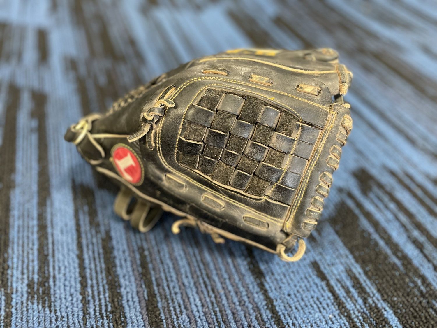 LOUISVILLE SLUGGER TPX GLOVE 11&quot; RHT