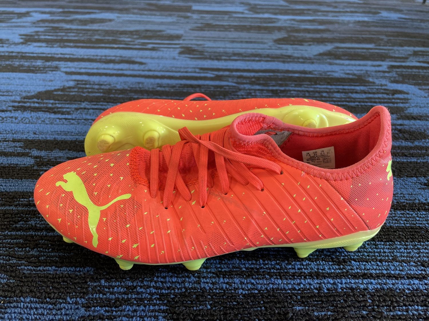 PUMA SOCCER SHOE SZ 8.5