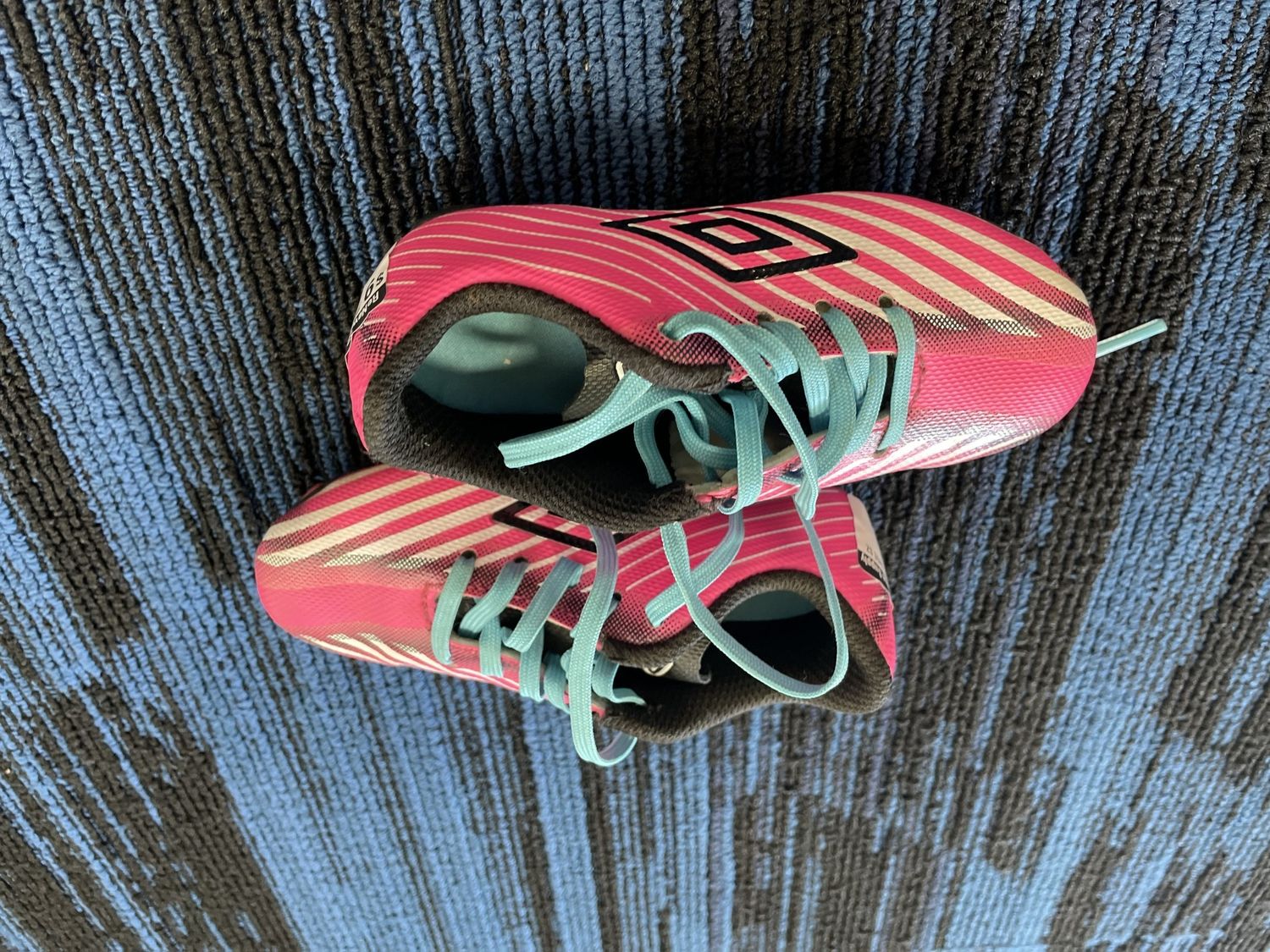 UMBRO SOCCER SHOE SZ Y8