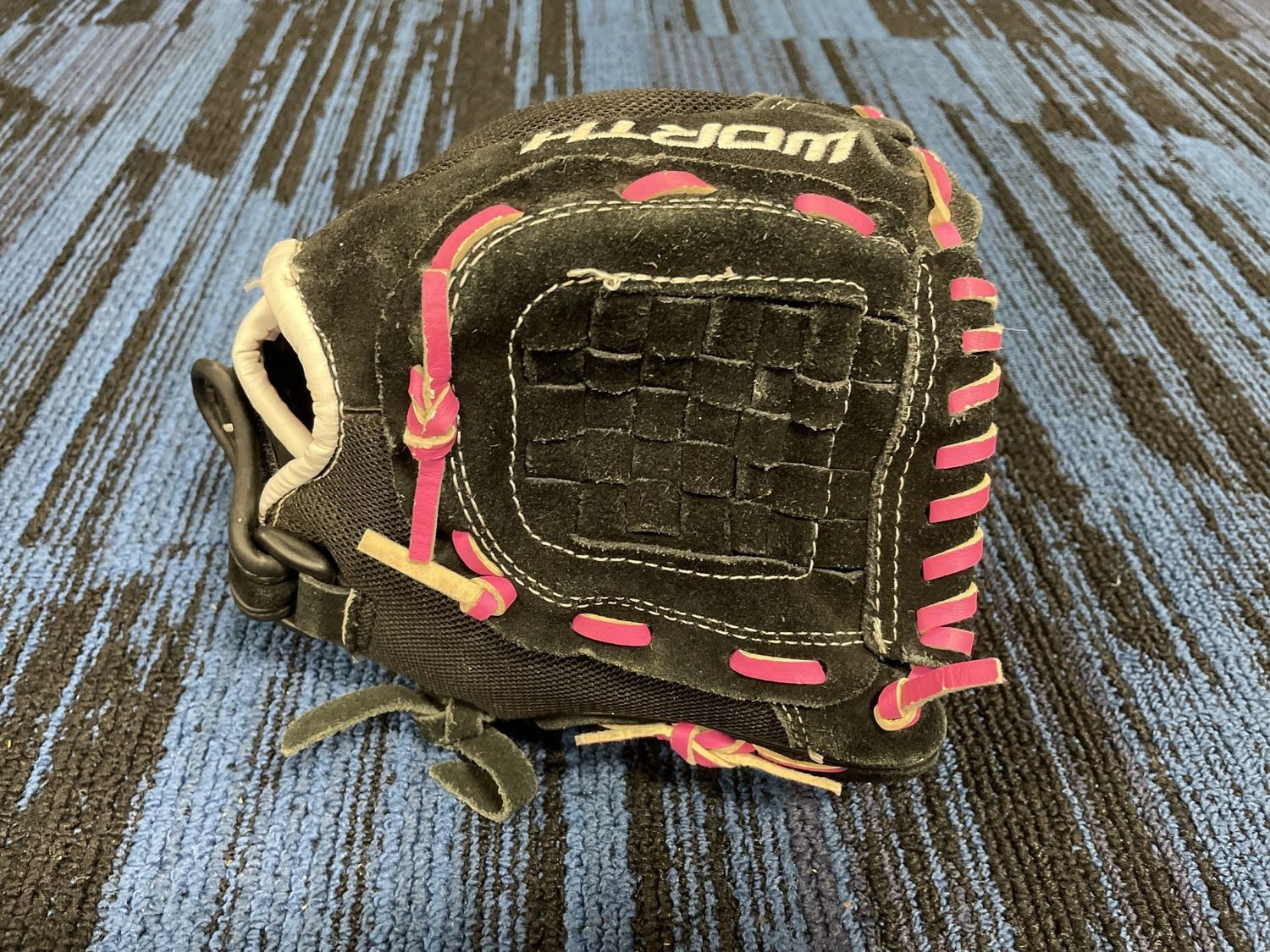 WORTH STORM GLOVE 10.5&quot; RHT