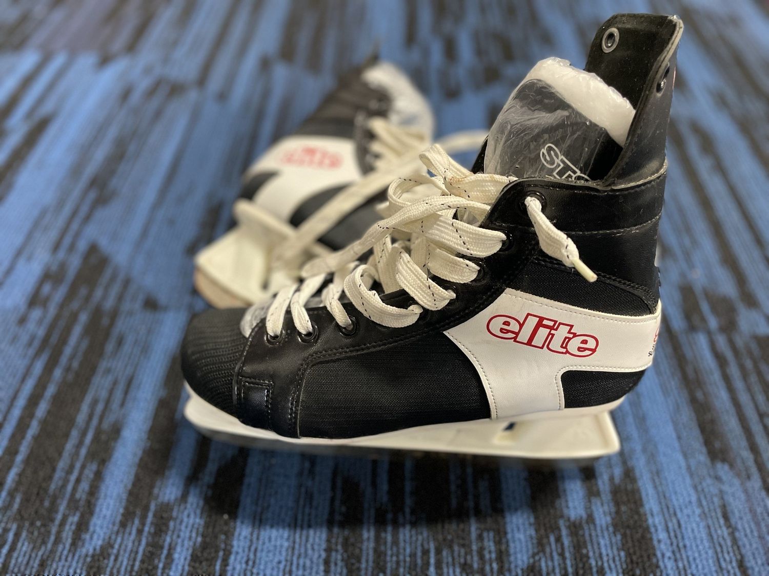 ELITE 77 HOCKEY SKATE SZ 11