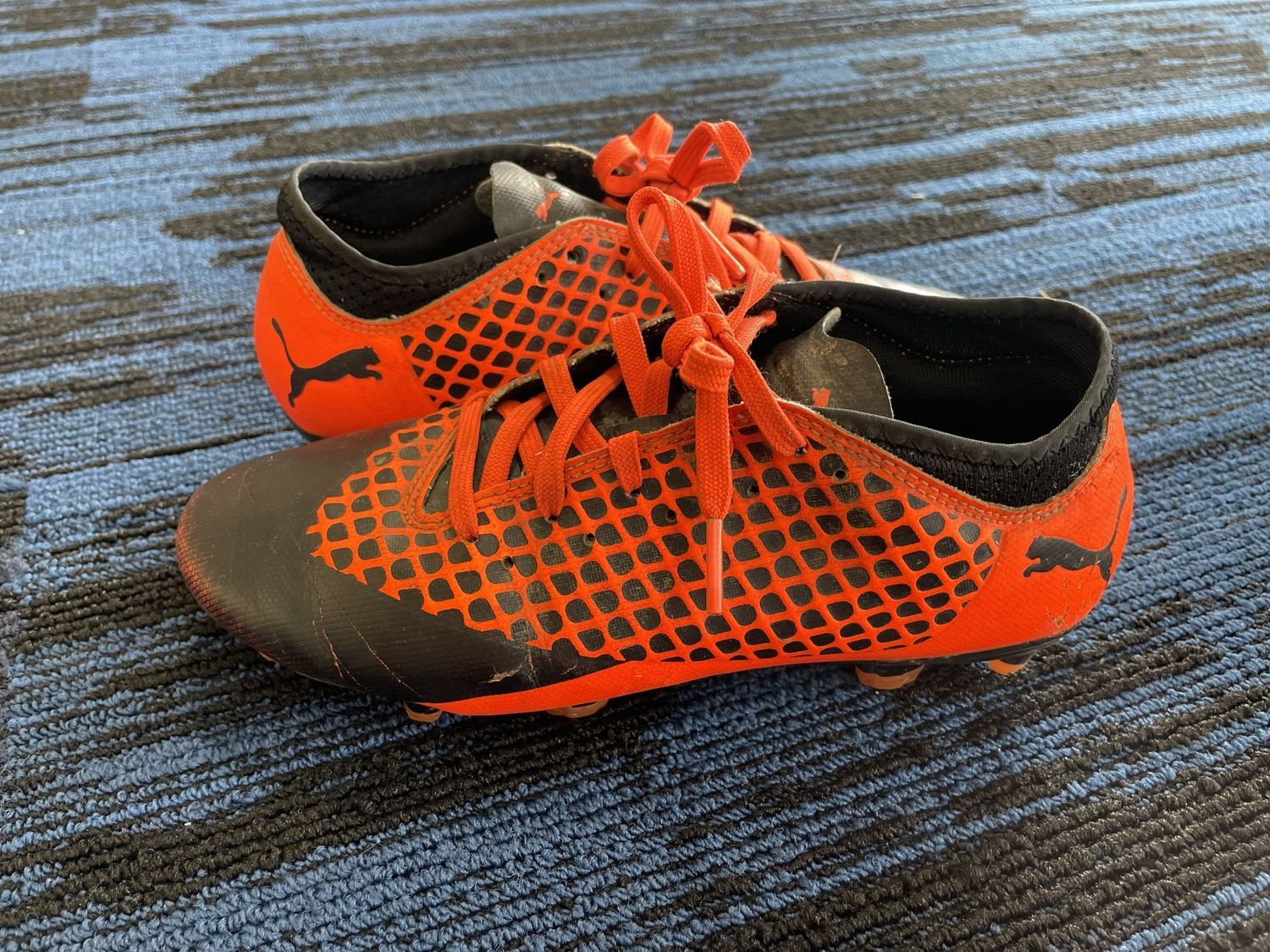 PUMA SOCCER SHOE SZ 3.5