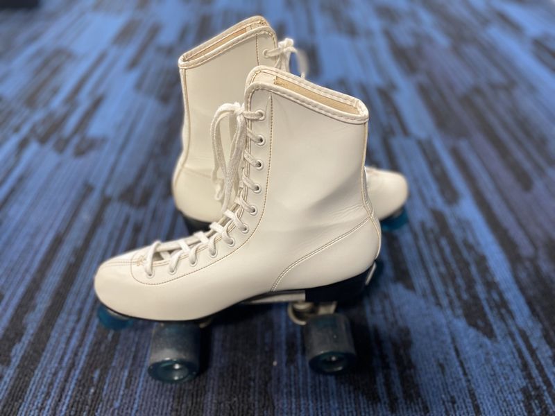 WHITE ROLLER SKATE LADIES 10
