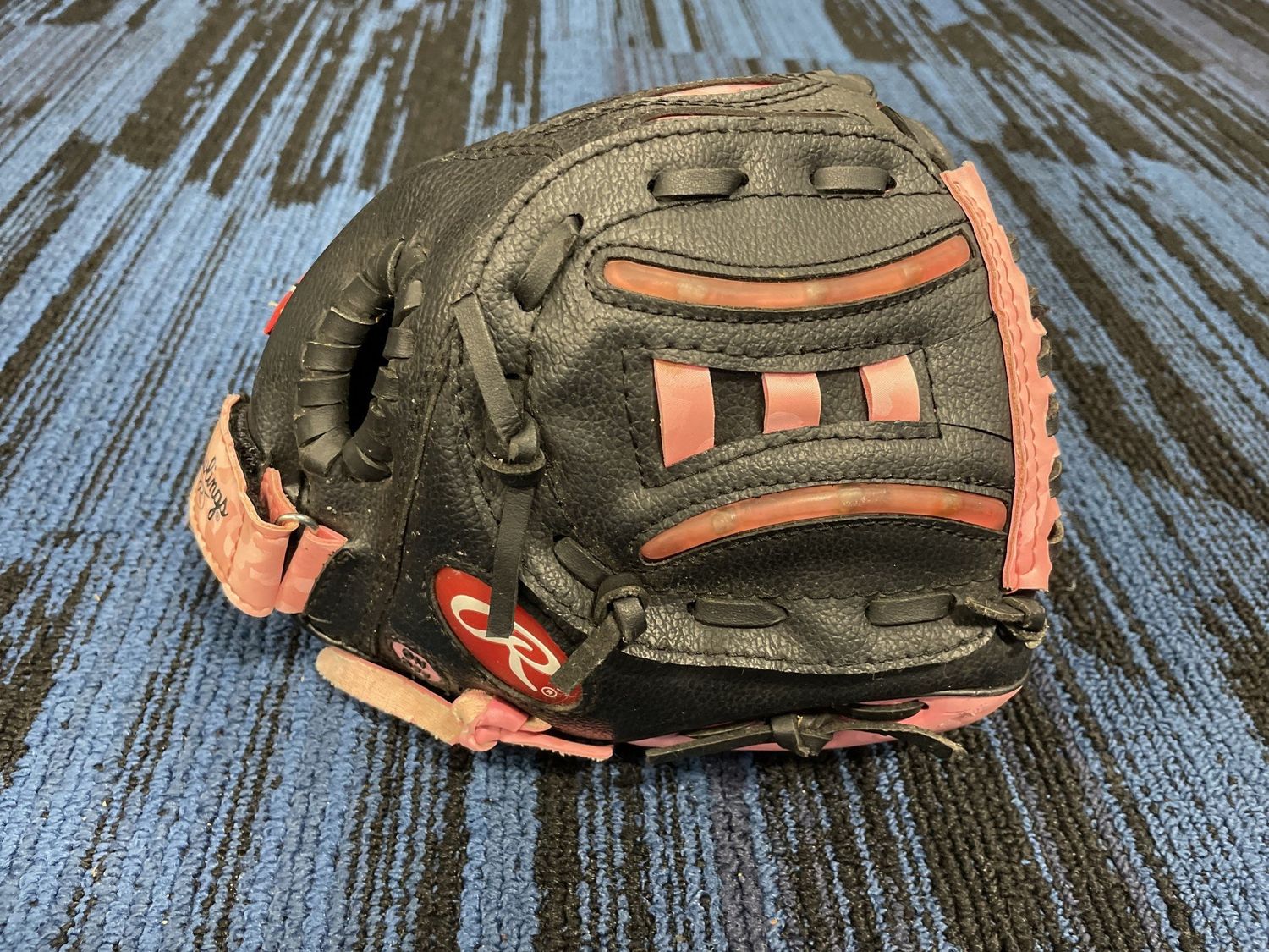 RAWLINGS GIRLS RULE GLOVE 9&quot; RHT