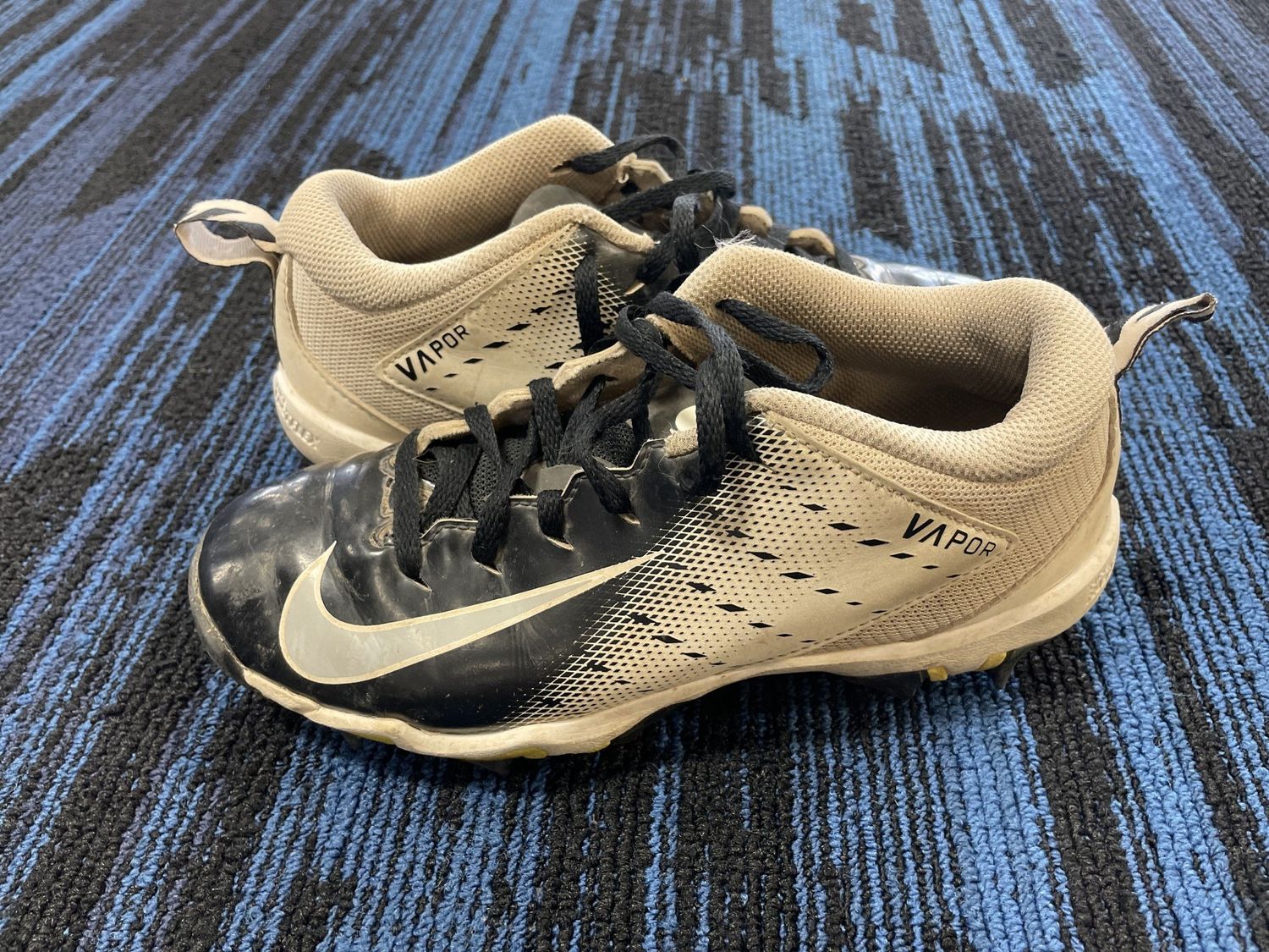 NIKE VAPOR BASEBALL CLEAT SZ 3.5