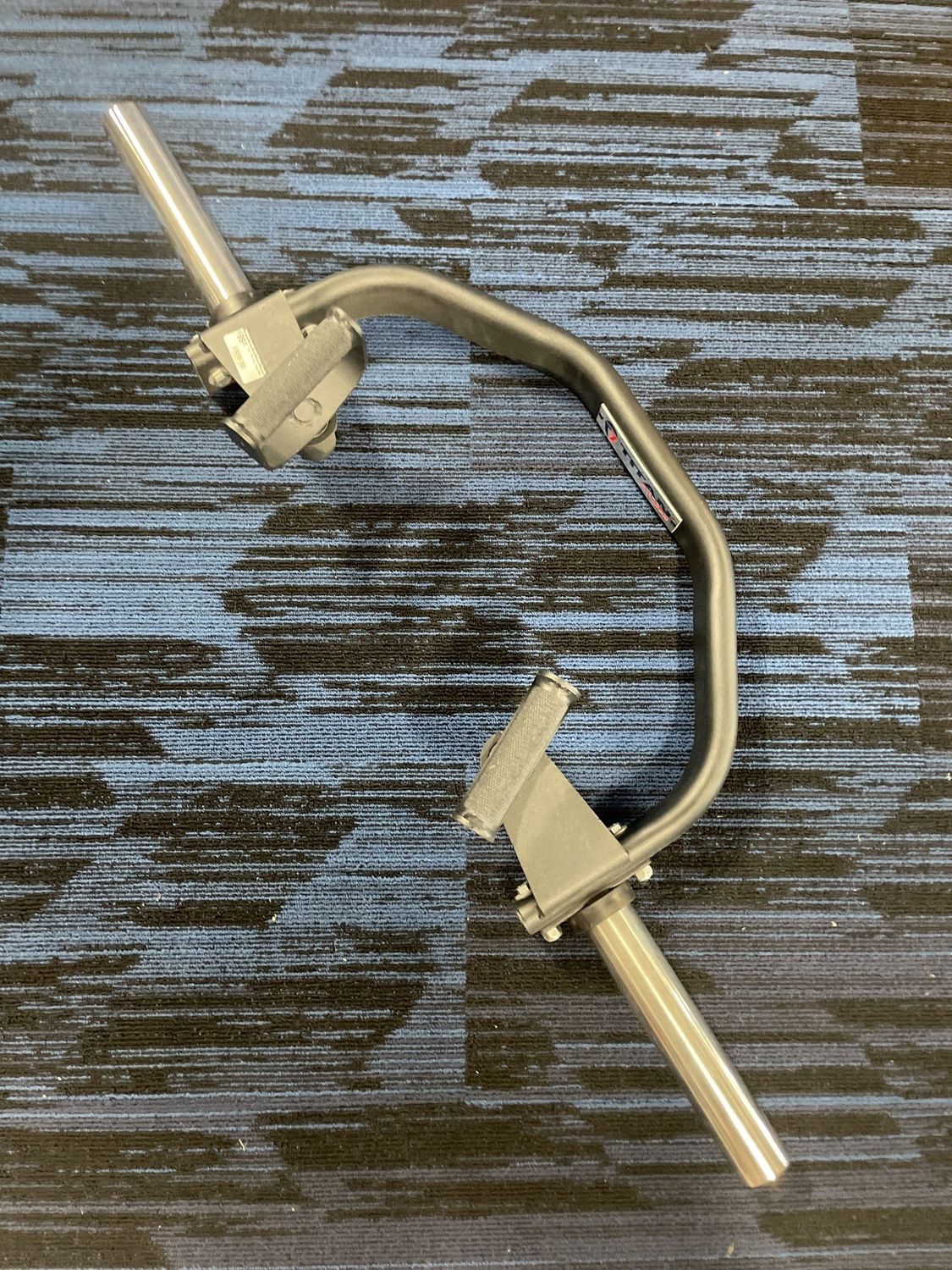 Titan Pivoting Tricep Bar