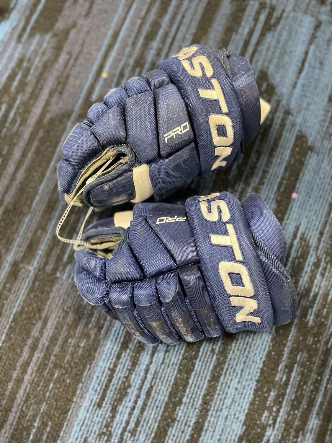 EASTON PRO HOCKEY GLOVE 12&quot; BLU