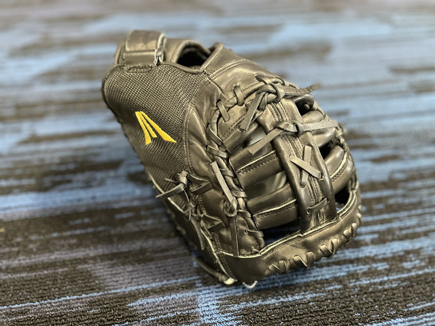 EASTON SALVO FP FIRST BASE MITT 13.5&quot; RHT