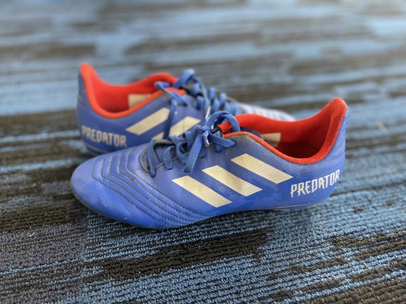 ADIDAS SOCCER SHOE SZ 6