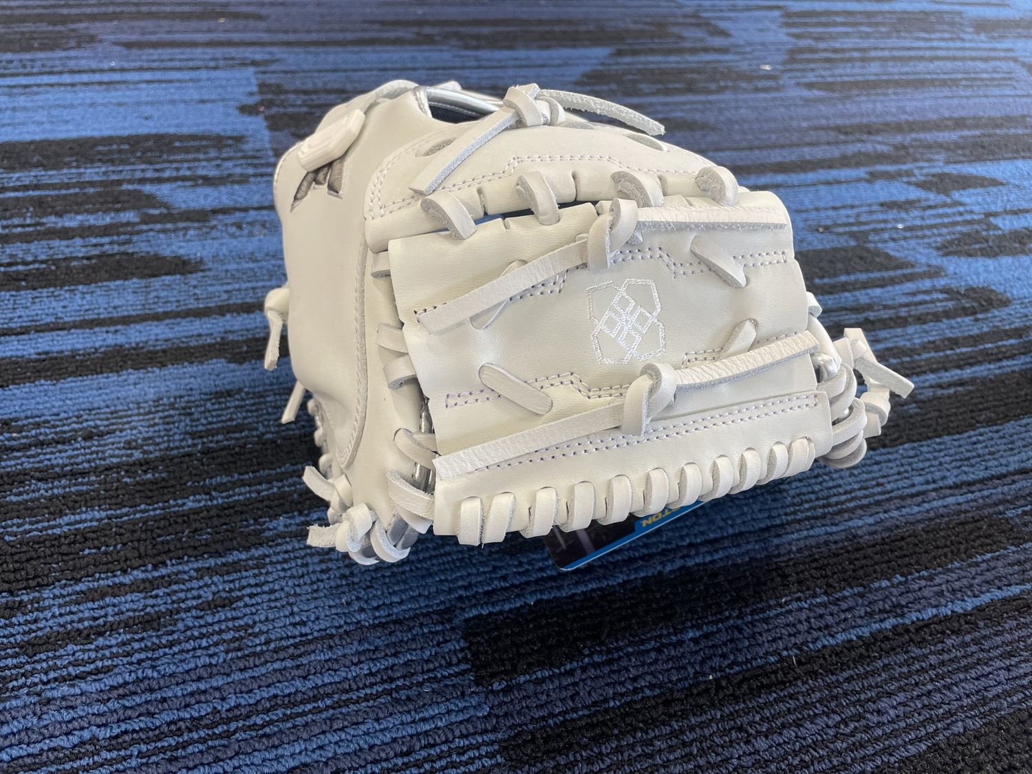 Easton Elite Jen Schroeder 33&quot; Fastpitch Catcher&#39;s Mitt: MYWHY-29